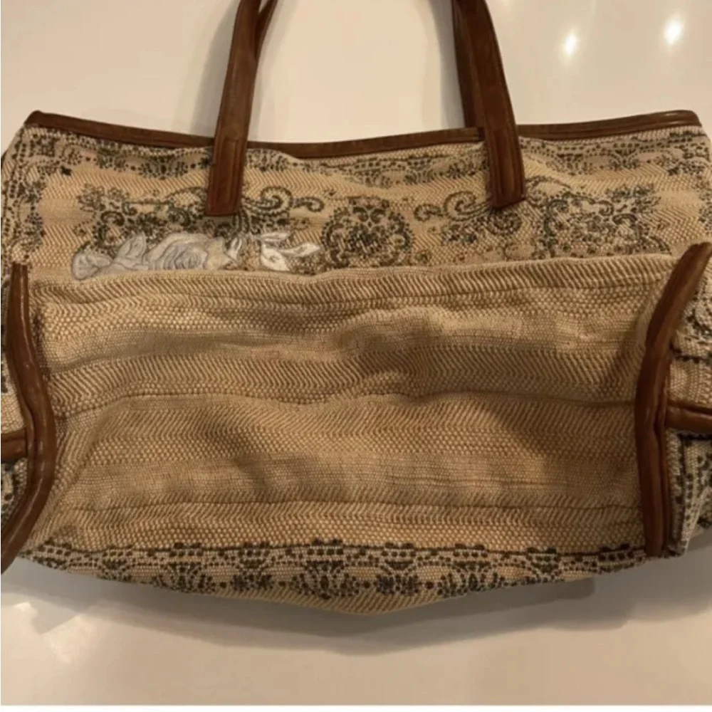 FREE PEOPLE Floral Embroidered Boho shoulder Bag|  Oversized |Beige |Vegan Trim - Picture 10 of 13